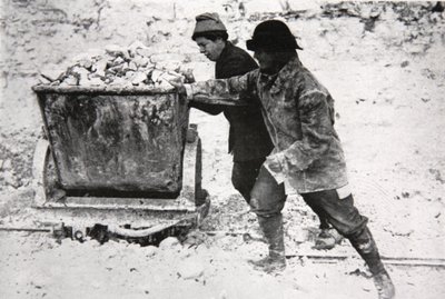 Donne lavoratrici di guerra in una contea del South Downs da English Photographer